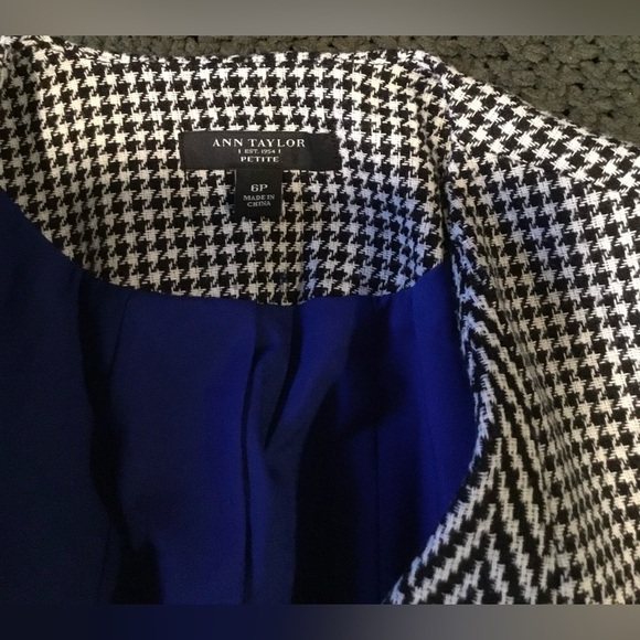Ann Taylor Women’s Black & White Plaid Houndstooth Blazer, Blue Lining; Size 6P - Picture 4 of 8
